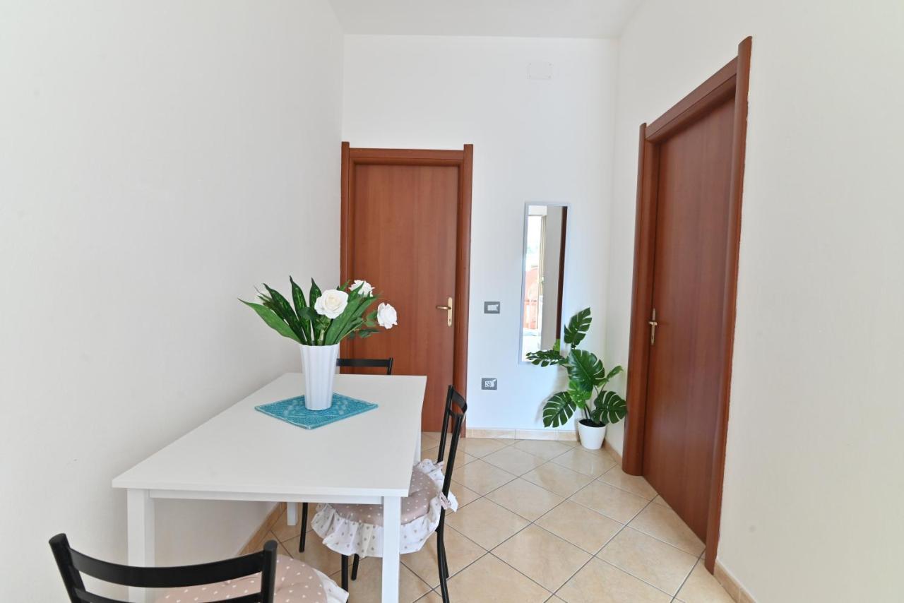 Izzhome Flamingo Pula Bagian luar foto