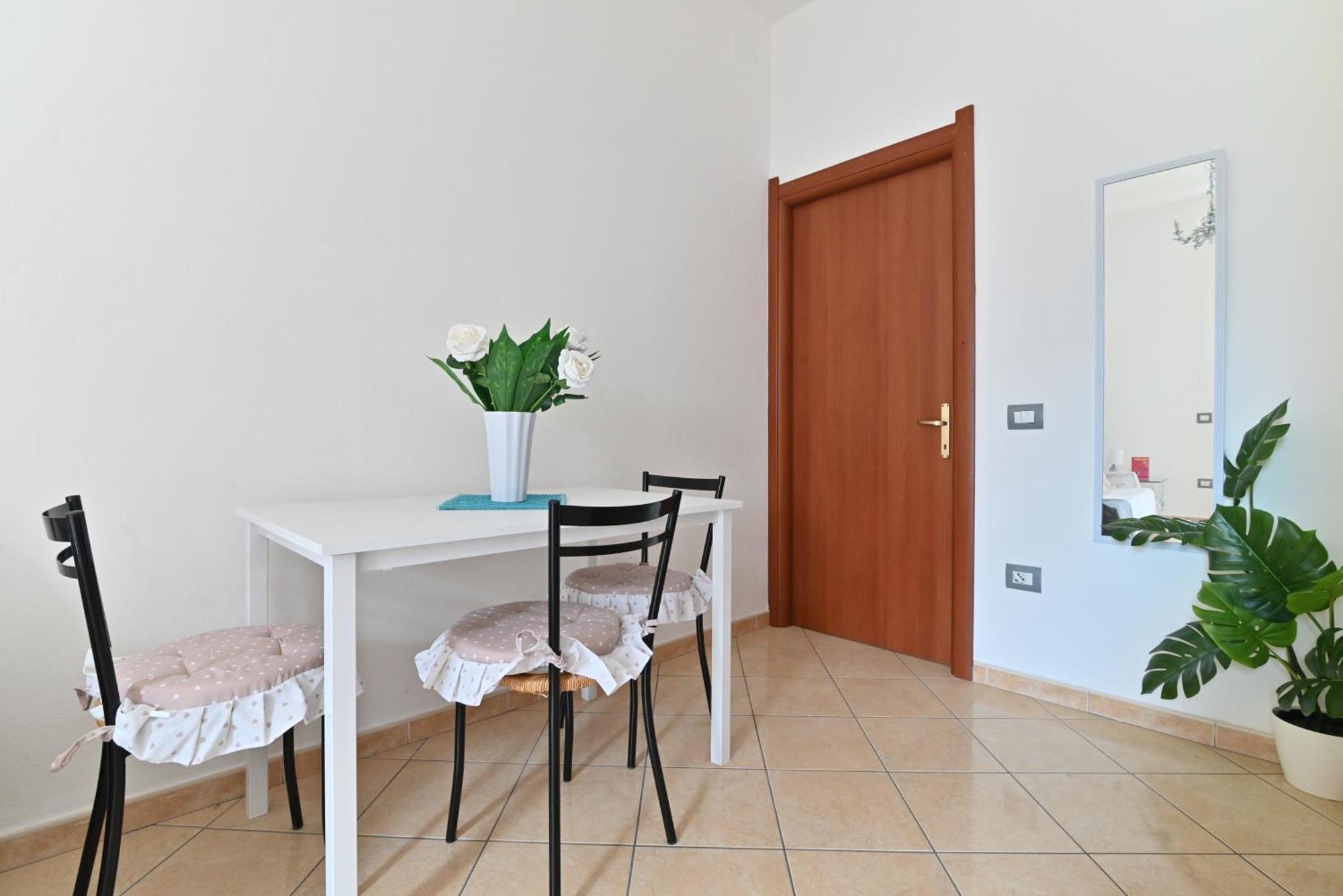 Izzhome Flamingo Pula Bagian luar foto